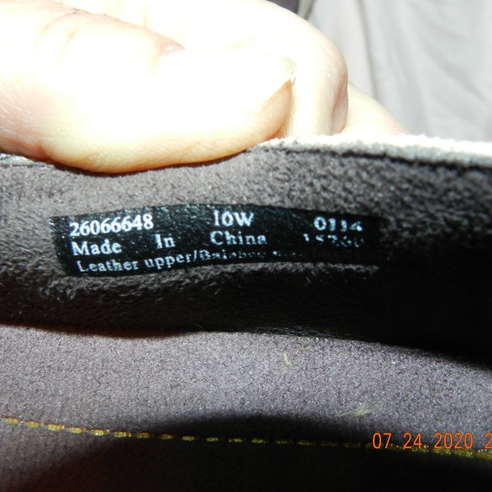 Women's Clarks Artisan Cream Slip On Shoes - image 5